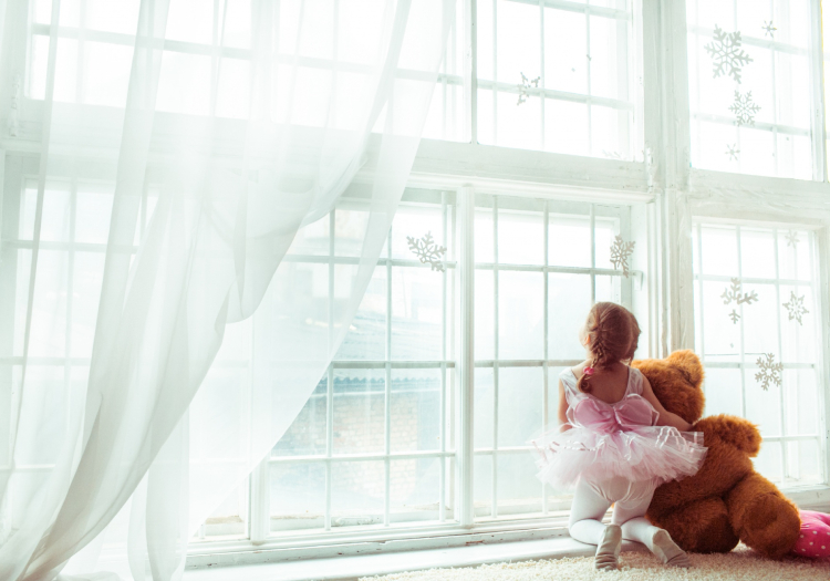 Choosing Child-Friendly Window Treatments for a Safe and Stylish Home…